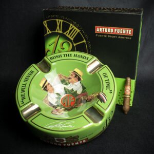 Arturo Fuente Hands of Time Ashtray - Geen + Short Story Cigar