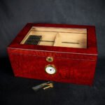 Sikarlan Burbinga Veneer Humidor With Glass Top - 100 Cigars
